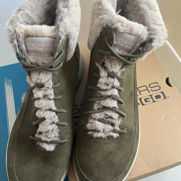 sketchers - Brand New in the original box on the go - olive size 9.5 - Picture 2 of 5